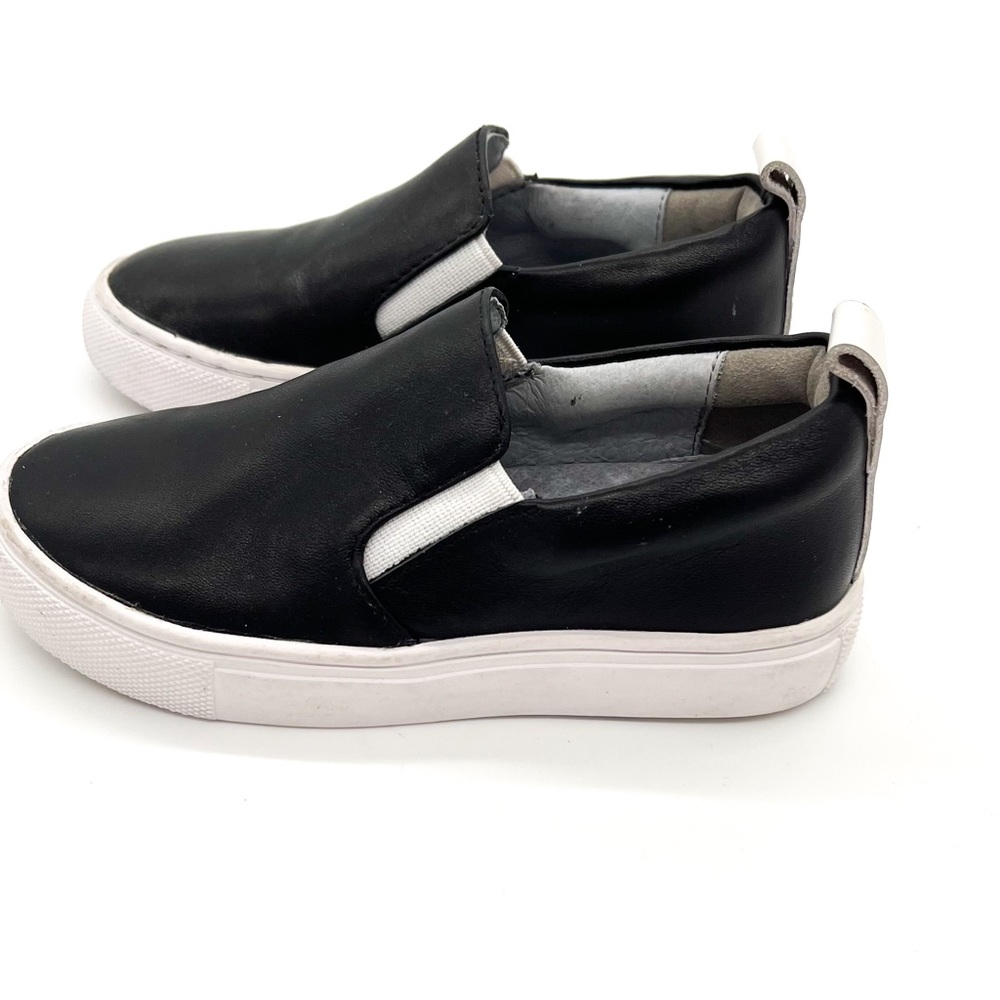 Toddler boys shoes size 24 (US 8)